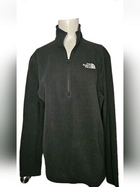 North Face 1/2 Zip Fleece Shirt Size Small. (S/P).  Laid Flat Measures 17 Inches